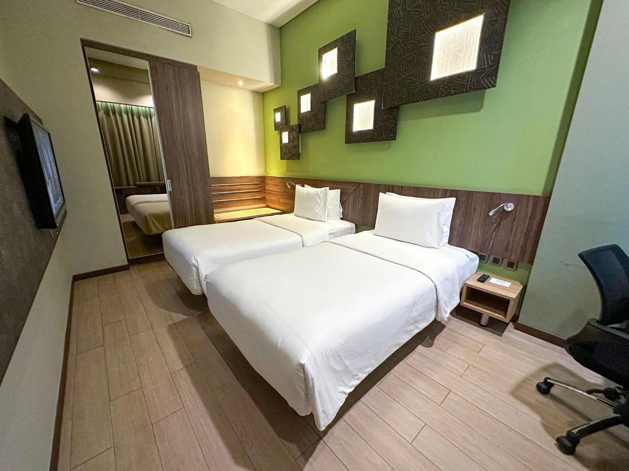 Holiday Inn Cikarang Jababeka By Ihg Esterno foto